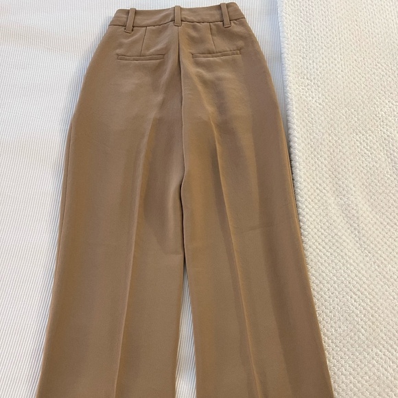 Aritzia - The Effortless Pant™ - Crepette™ (Gold Camel) - Picture 3 of 6